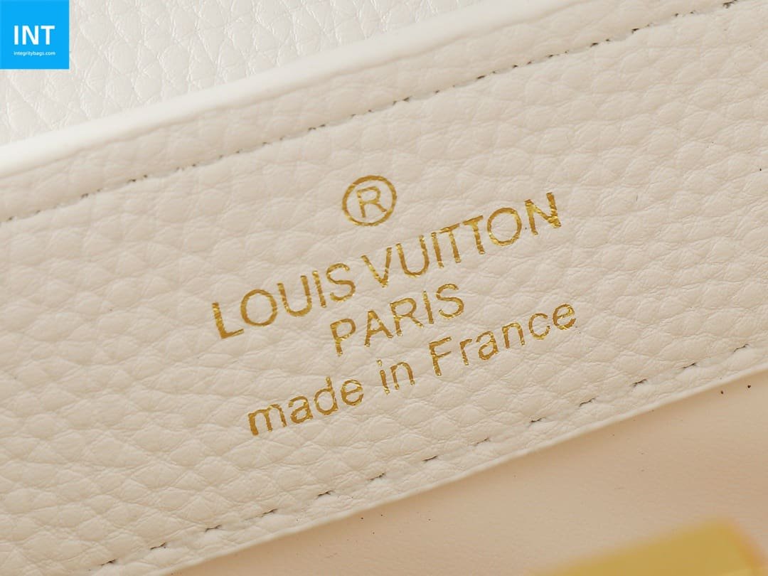 Louis Vuitton M24733 Capucines Mini