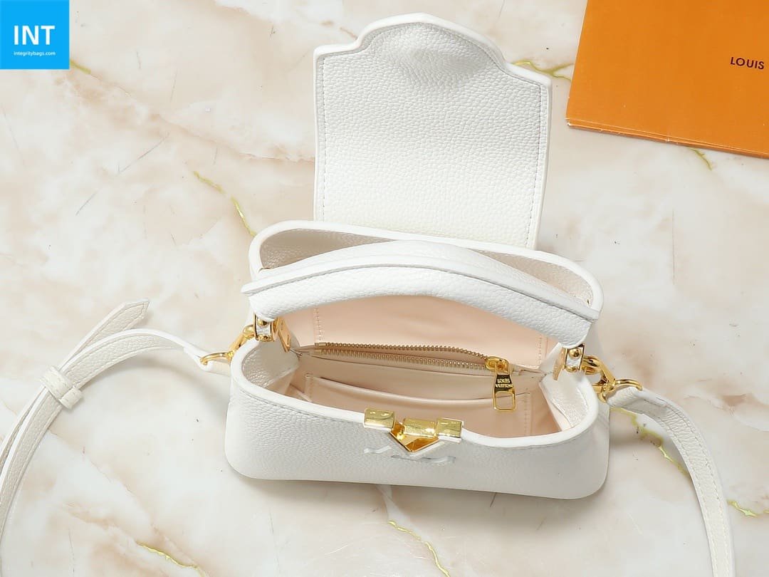 Louis Vuitton M24733 Capucines Mini
