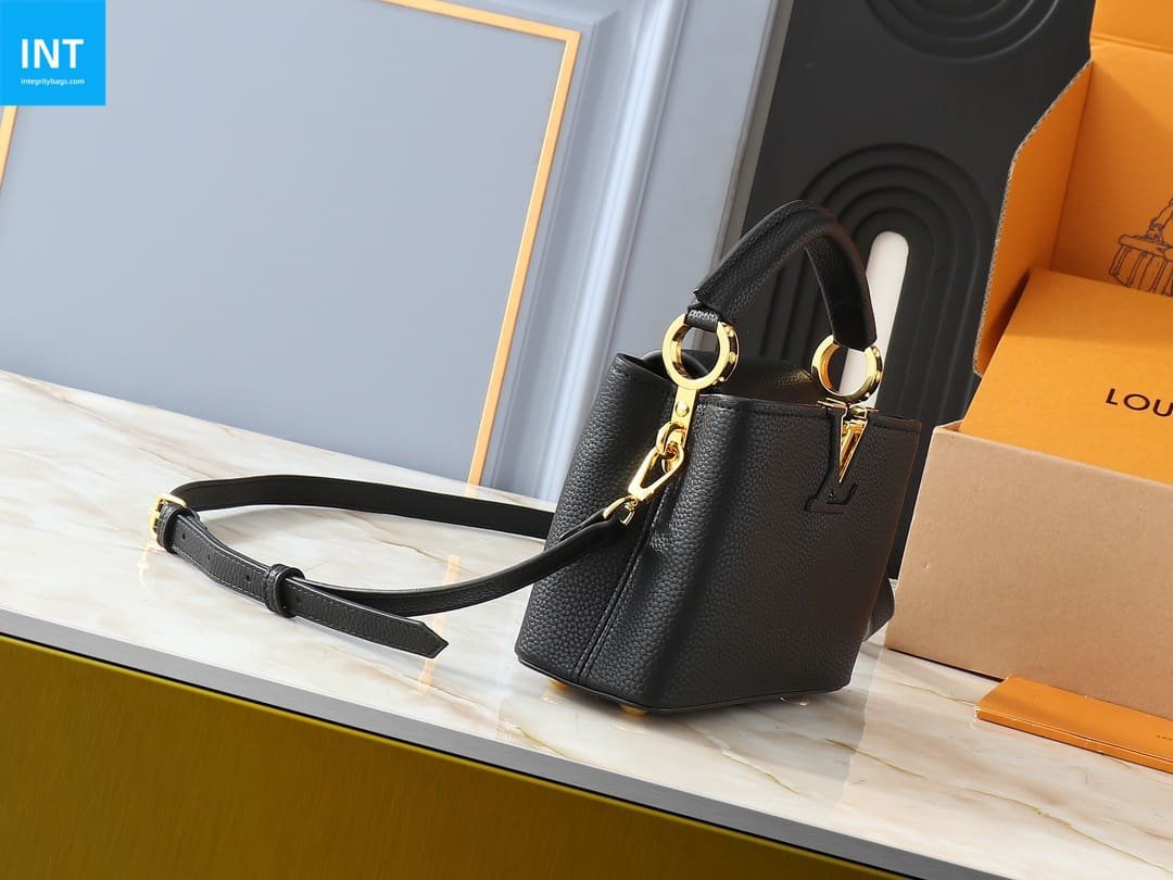 Louis Vuitton M24729 Capucines Mini