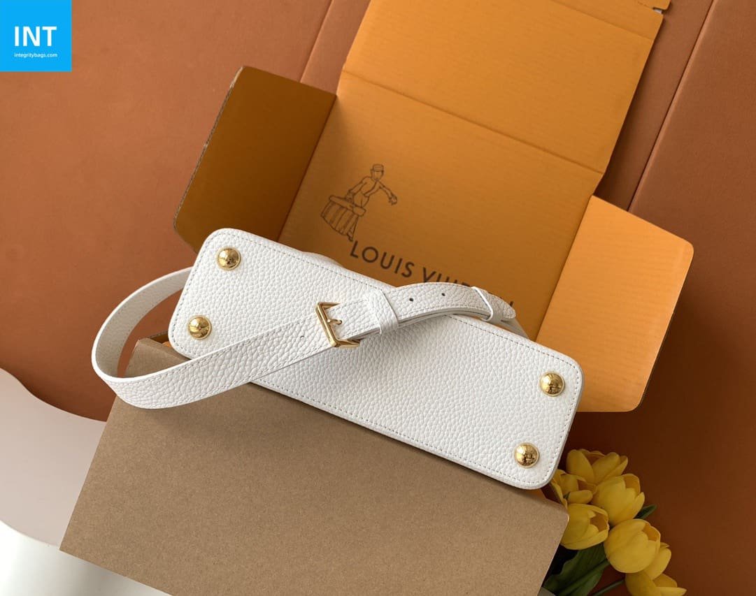 Louis Vuitton M24737 Capucines BB