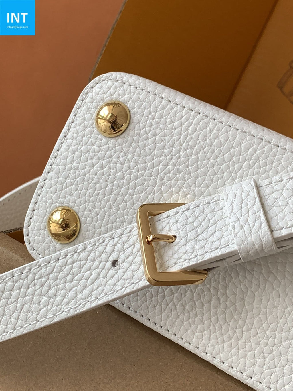 Louis Vuitton M24737 Capucines BB