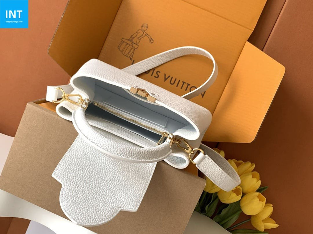 Louis Vuitton M24737 Capucines BB