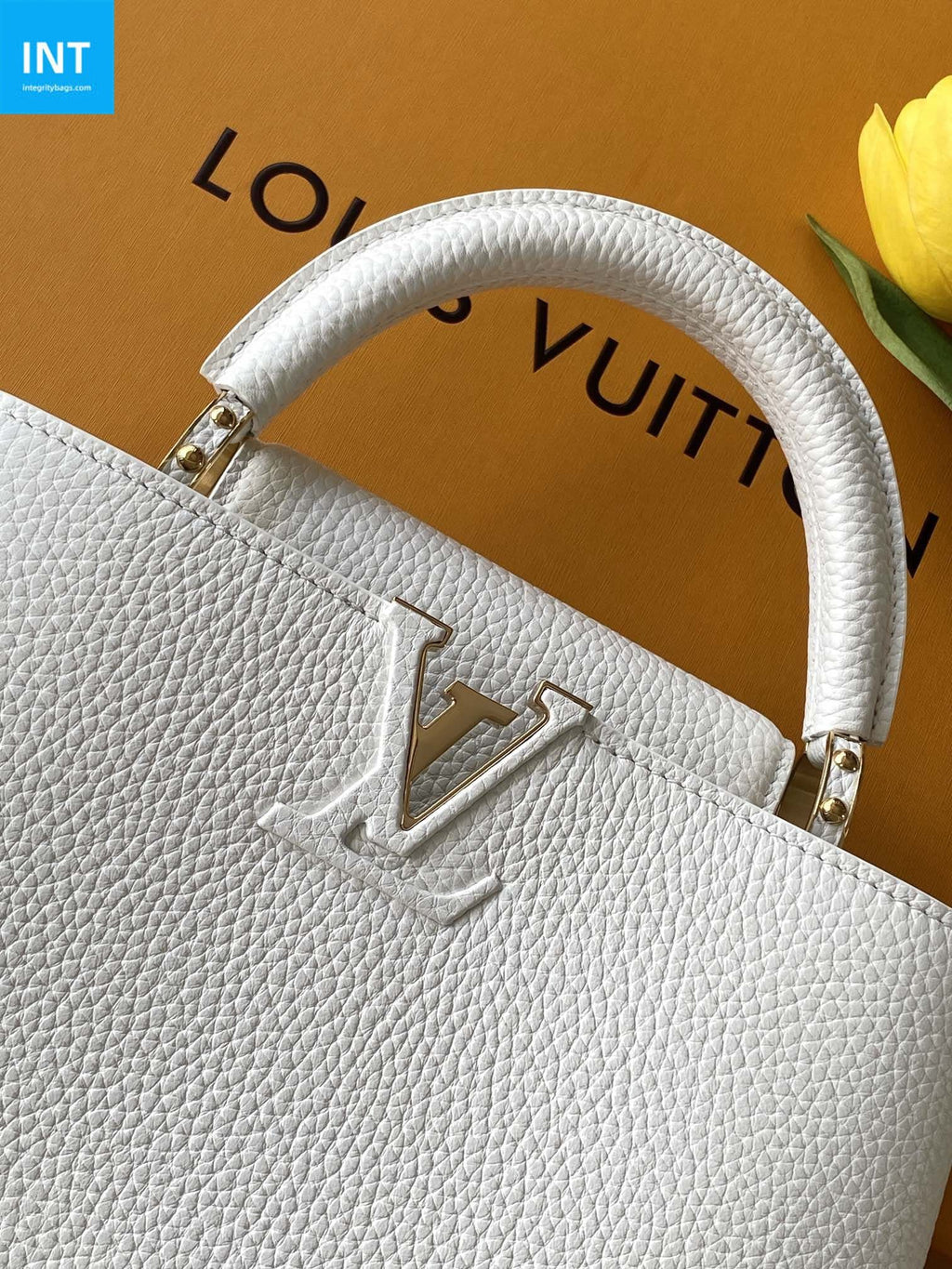 Louis Vuitton M24737 Capucines BB
