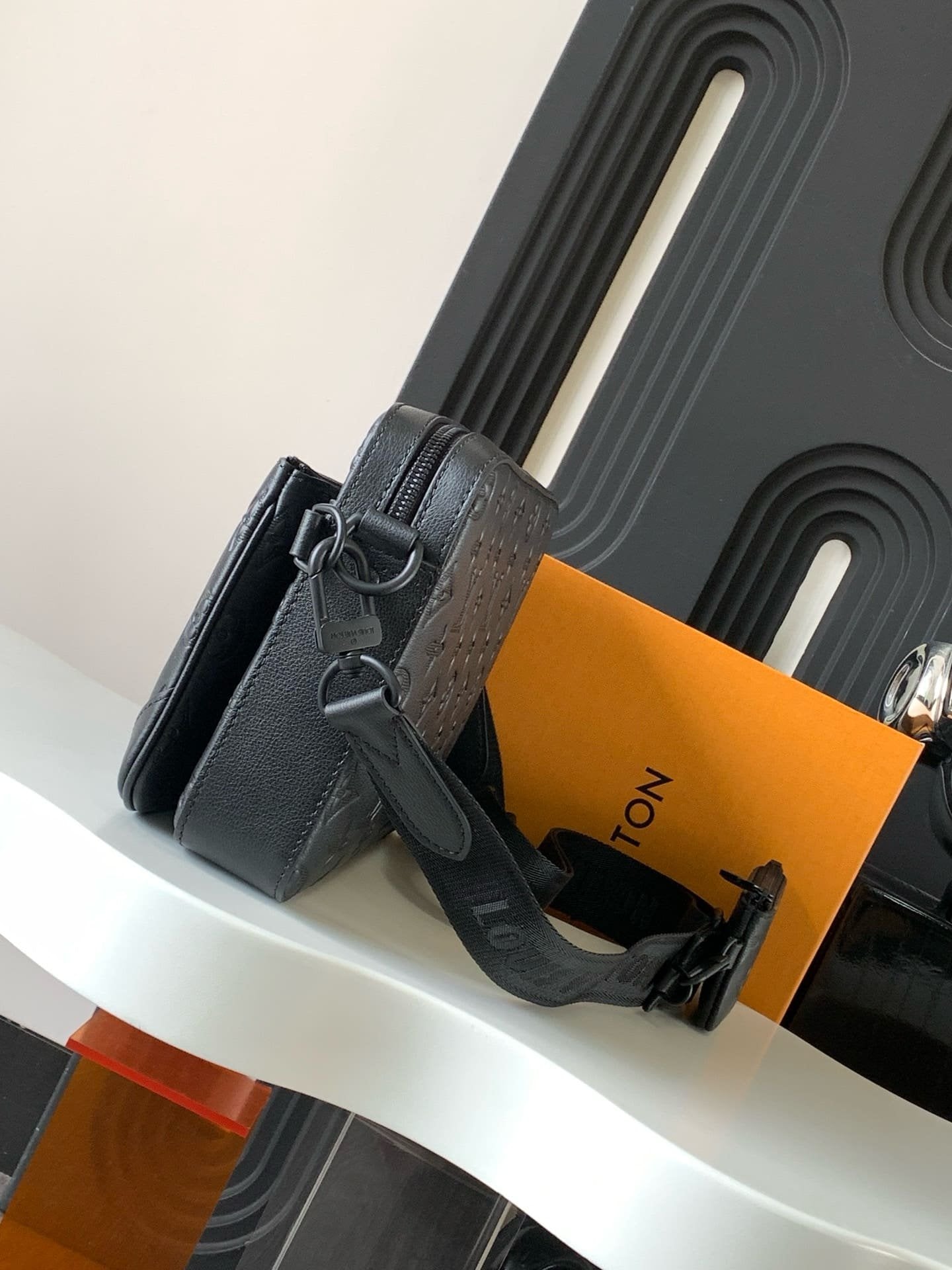 Louis Vuitton M46602 Trio Messenger