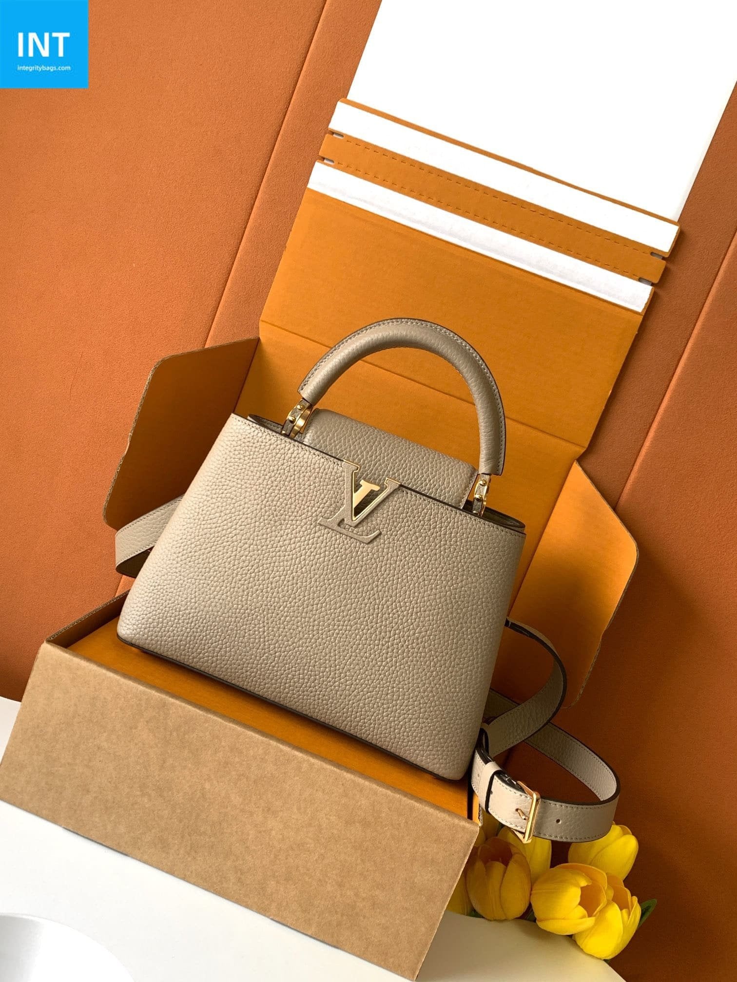 Louis Vuitton M24736 Capucines BB