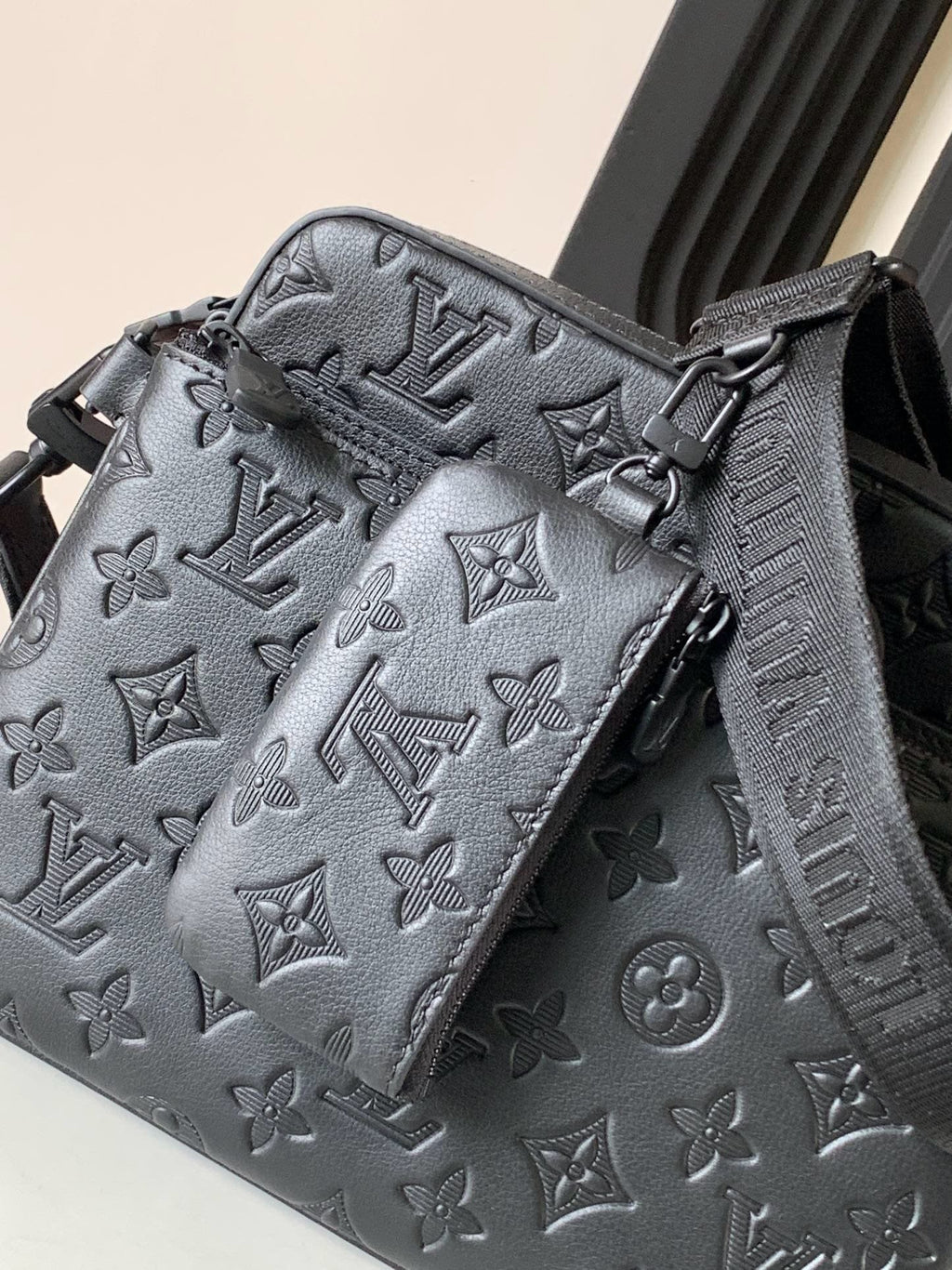 Louis Vuitton M46602 Trio Messenger
