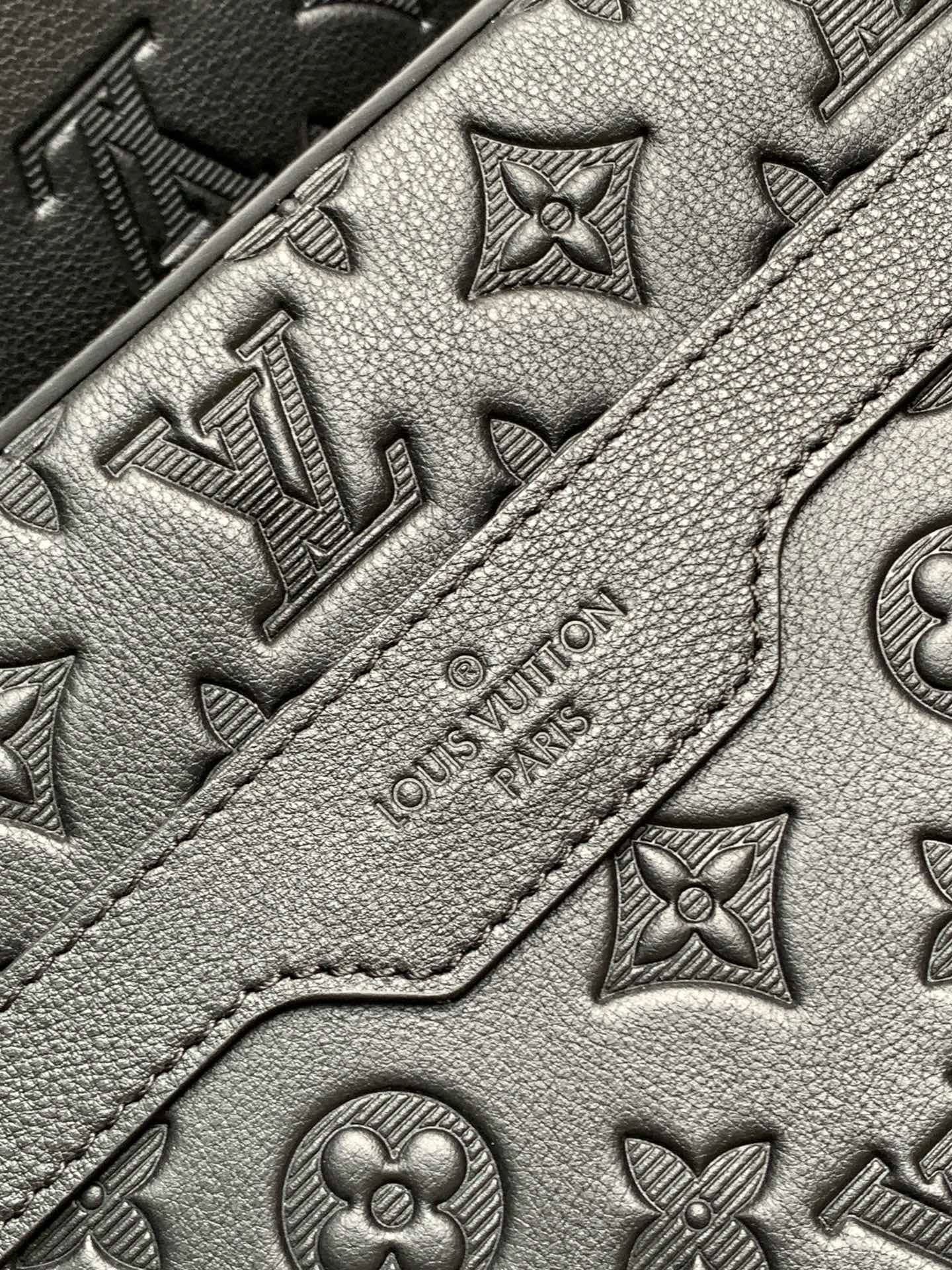 Louis Vuitton M46602 Trio Messenger