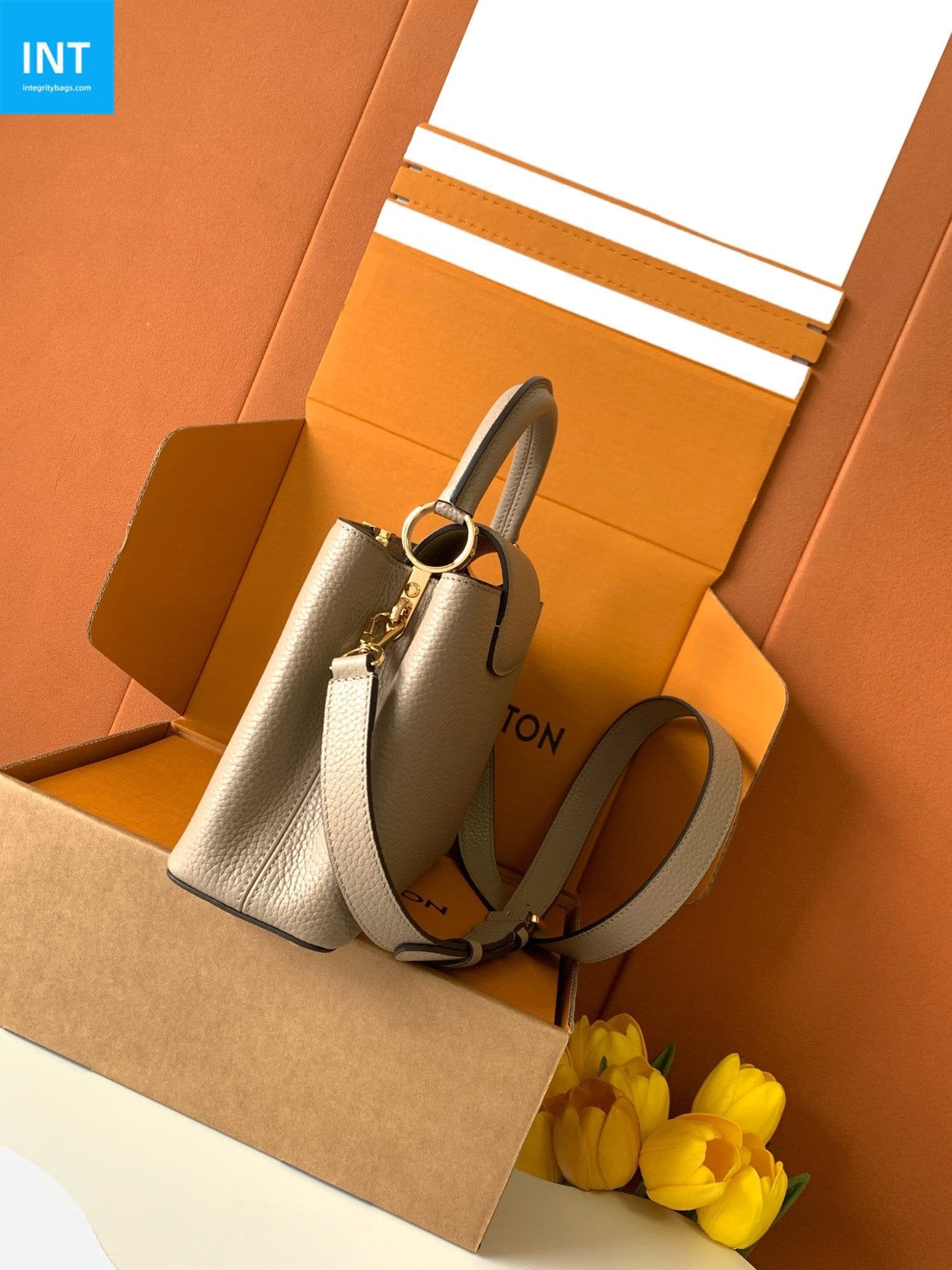 Louis Vuitton M24736 Capucines BB