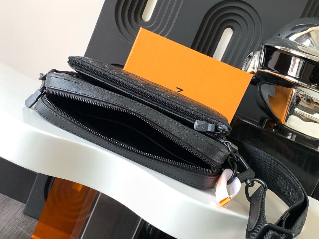 Louis Vuitton M46602 Trio Messenger