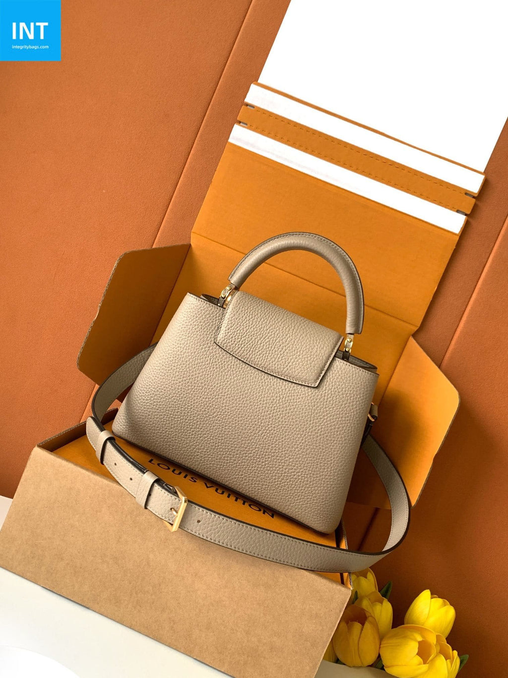 Louis Vuitton M24736 Capucines BB