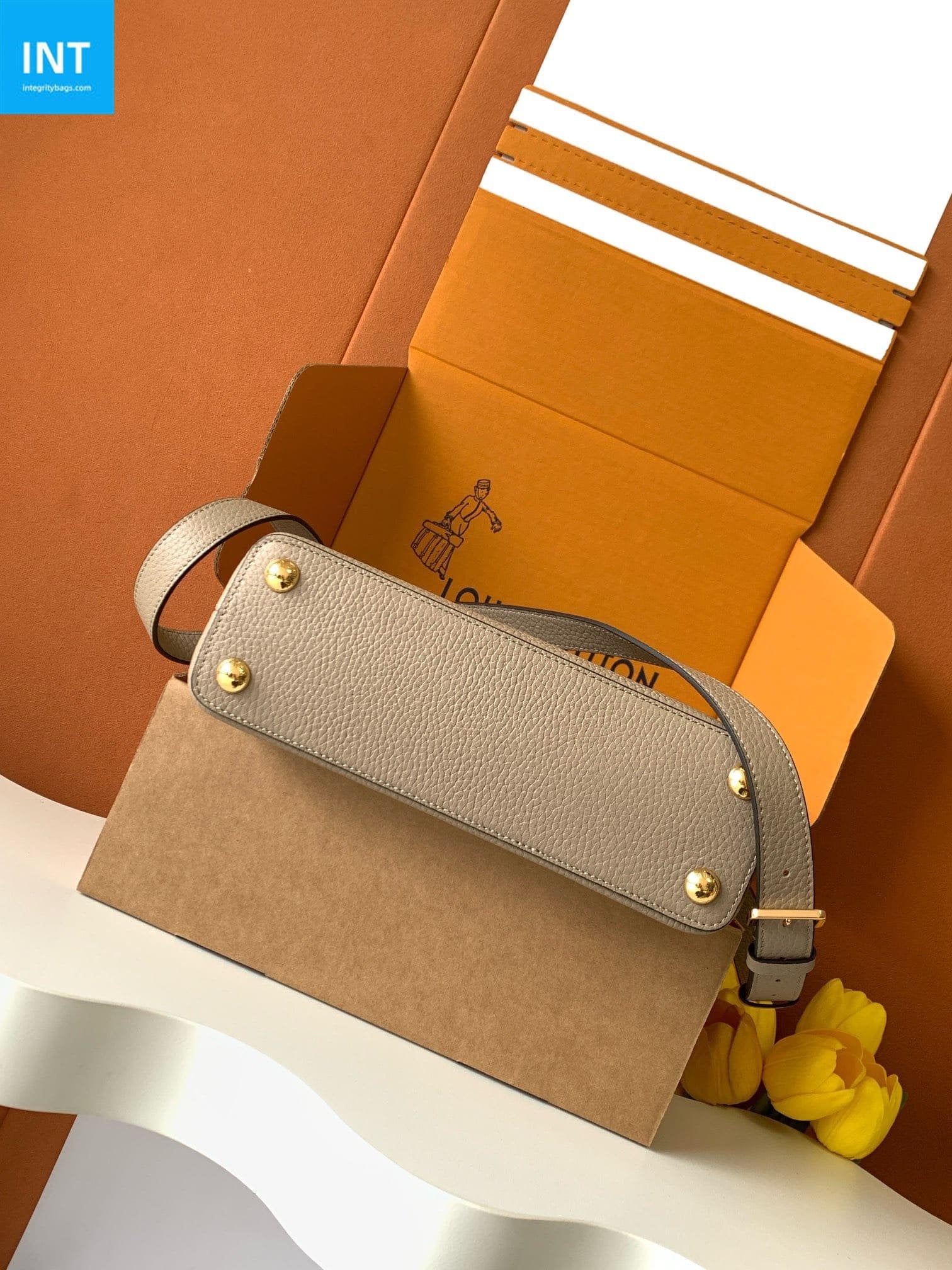 Louis Vuitton M24736 Capucines BB