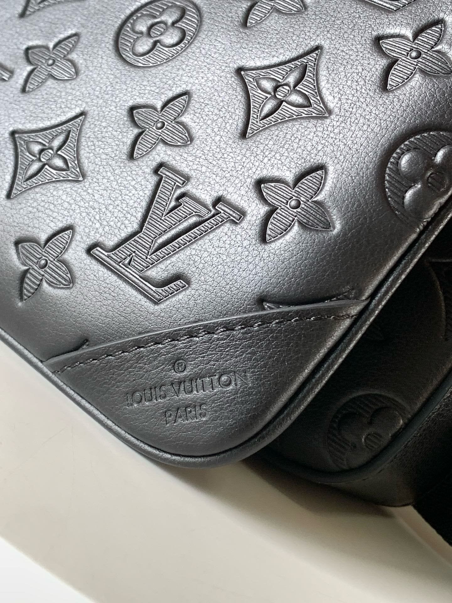 Louis Vuitton M46602 Trio Messenger