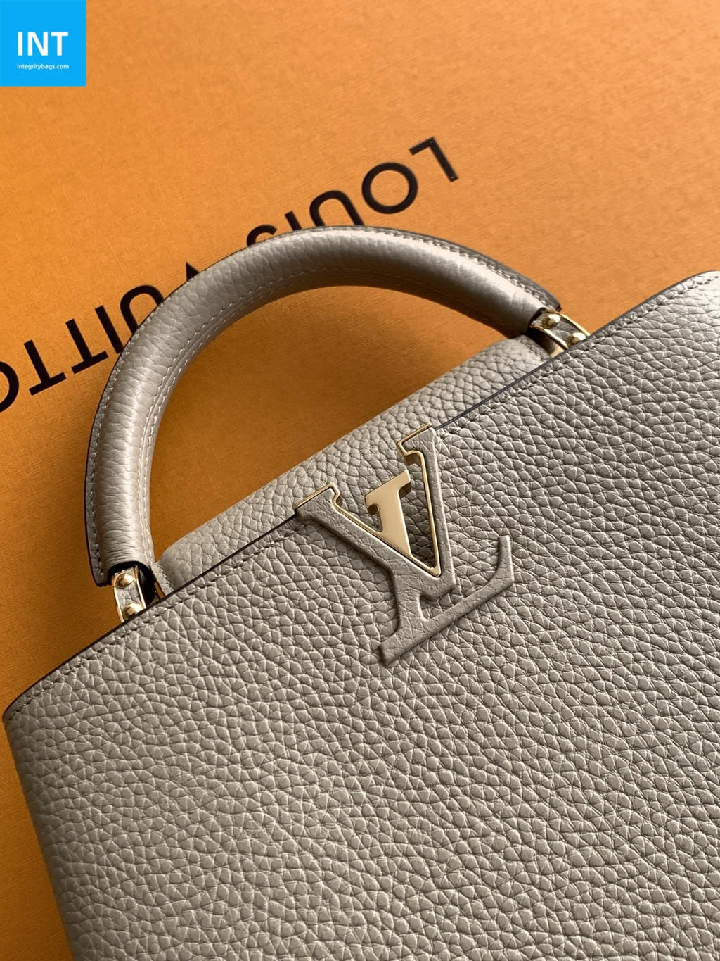 Louis Vuitton M24736 Capucines BB