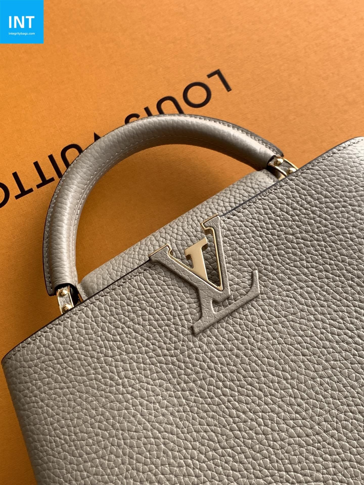 Louis Vuitton M24736 Capucines BB