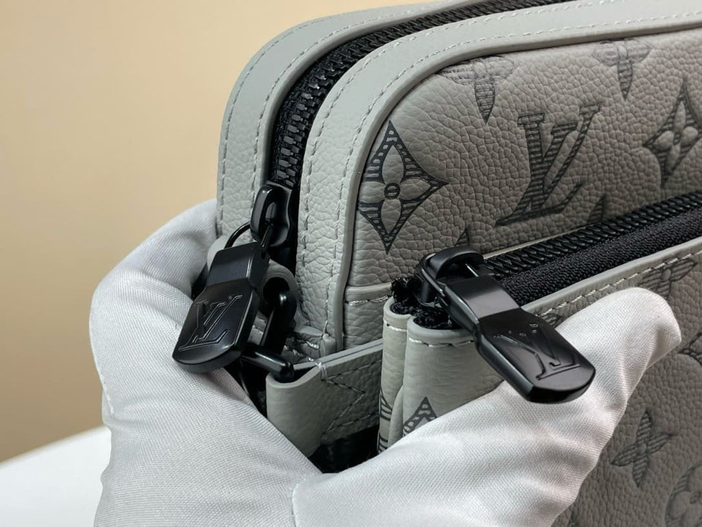 Louis Vuitton M46603 Trio Messenger