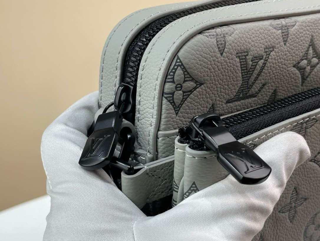 Louis Vuitton M46603 Trio Messenger