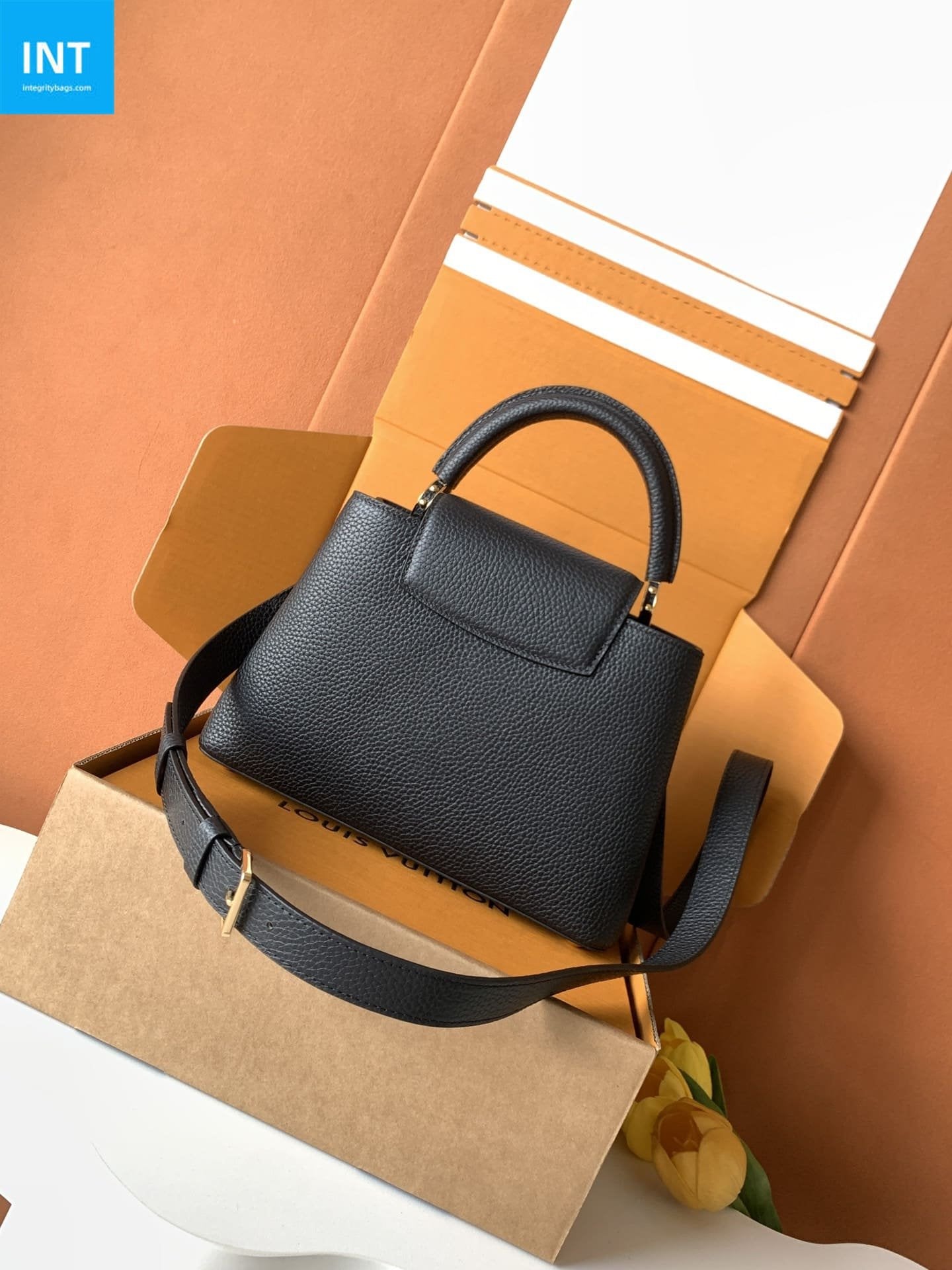 Louis Vuitton M24728 Capucines BB