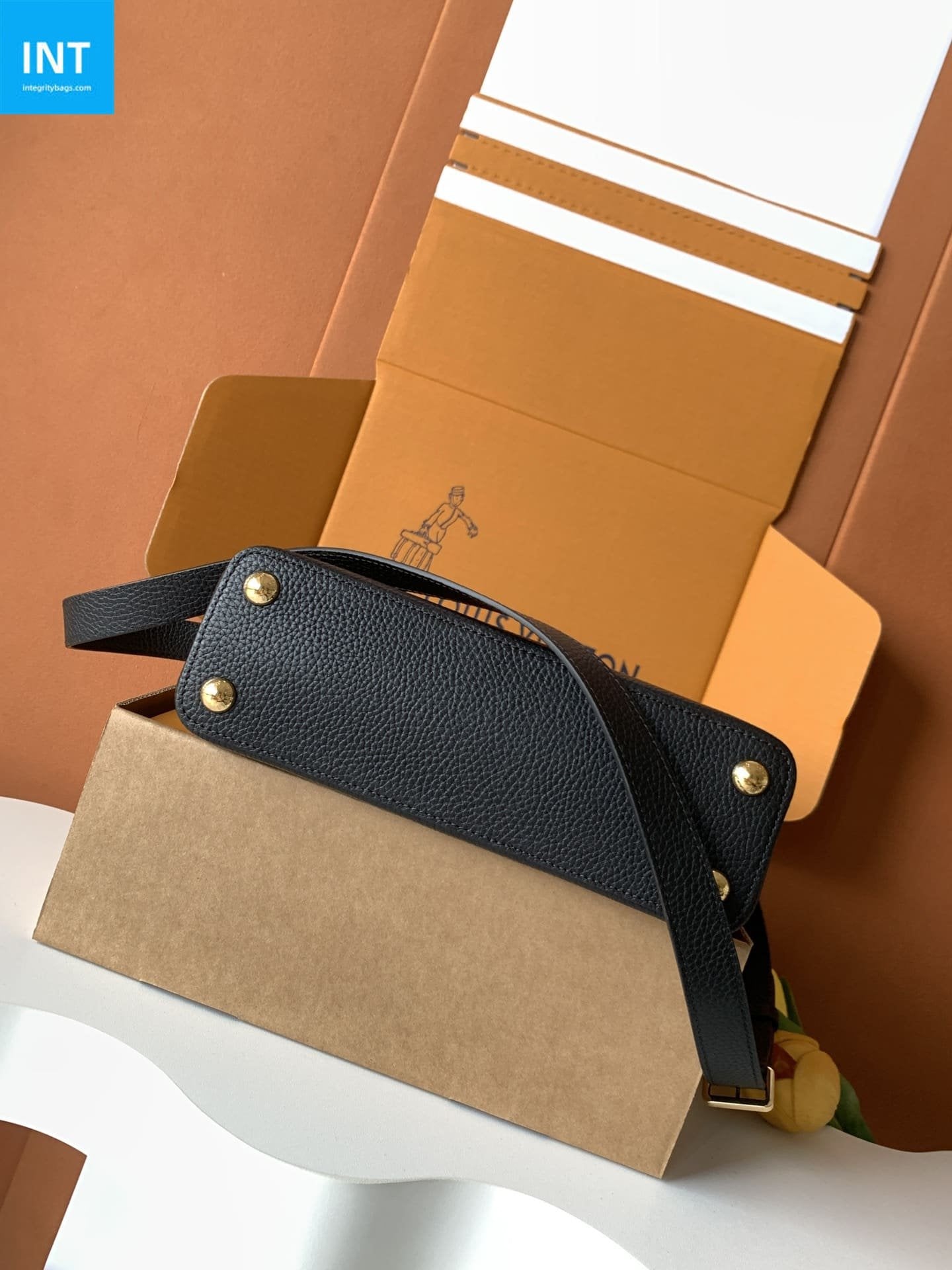 Louis Vuitton M24728 Capucines BB