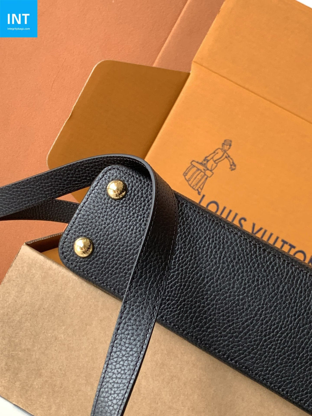 Louis Vuitton M24728 Capucines BB