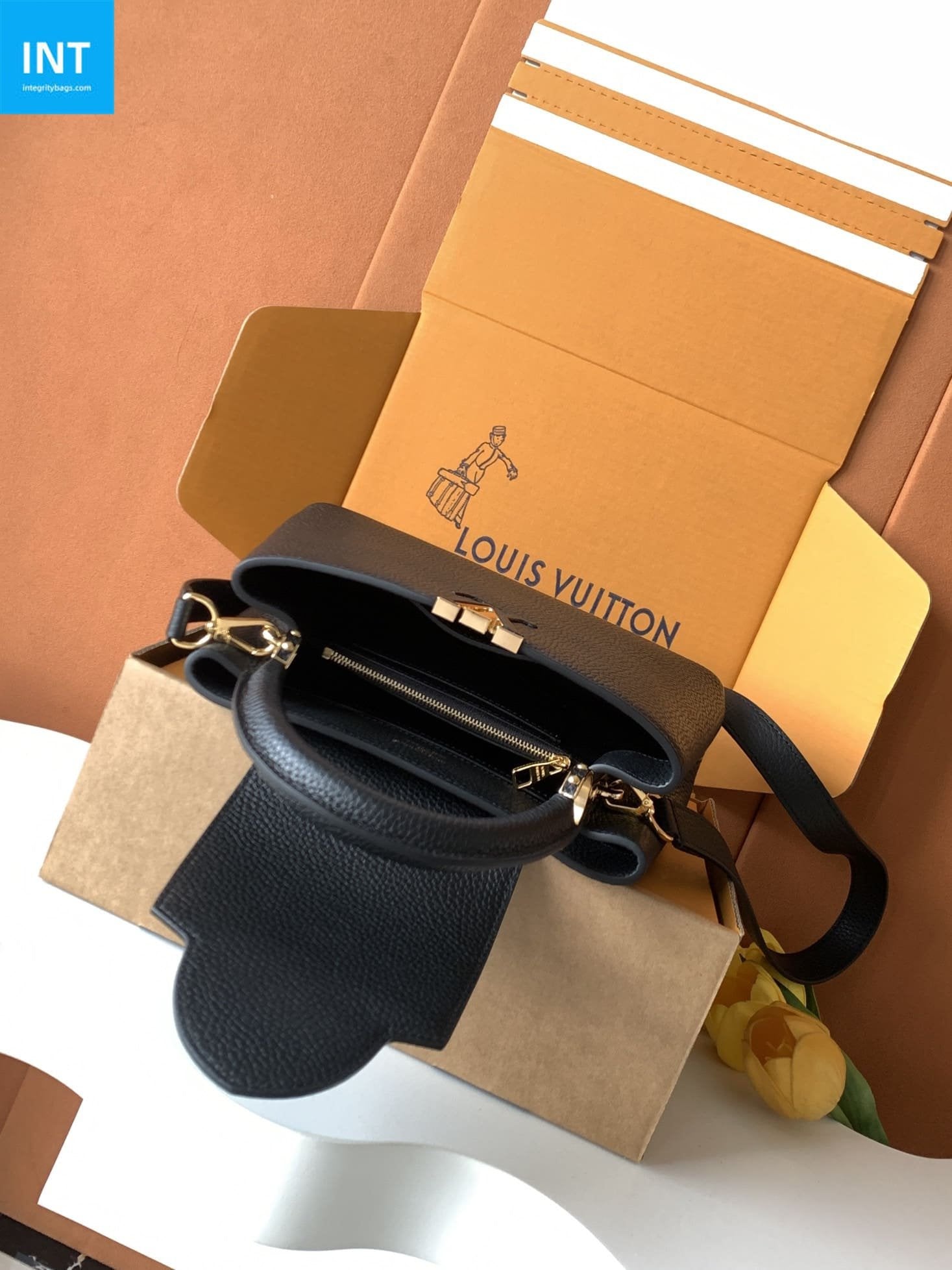 Louis Vuitton M24728 Capucines BB