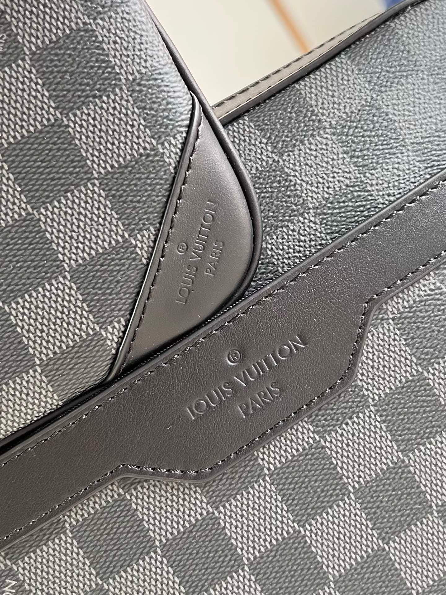 Louis Vuitton N40519 Trio Messenger