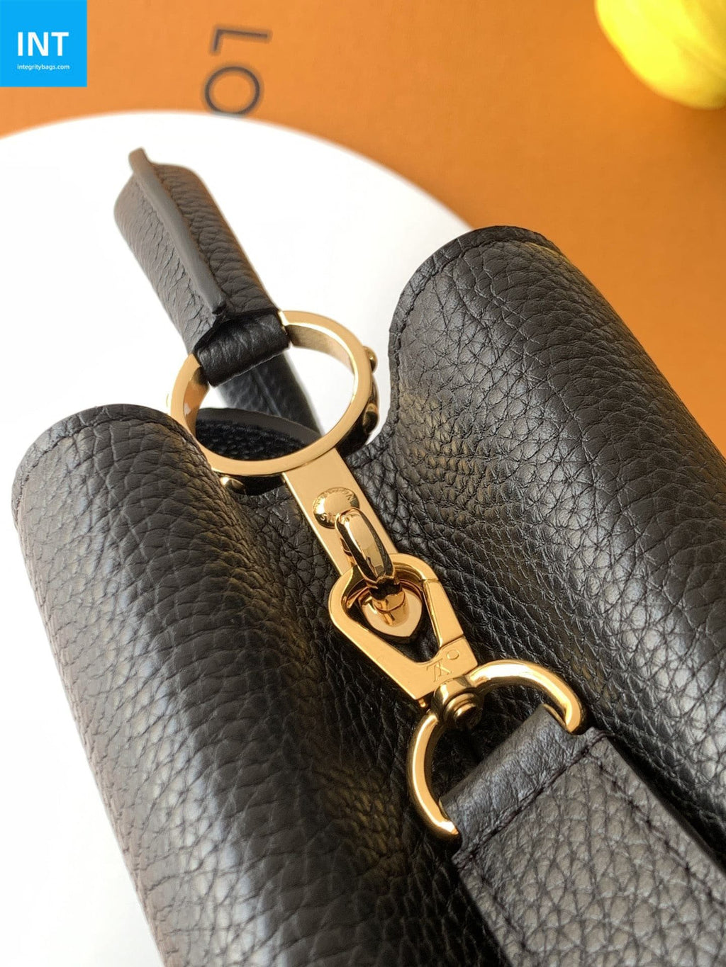 Louis Vuitton M24728 Capucines BB