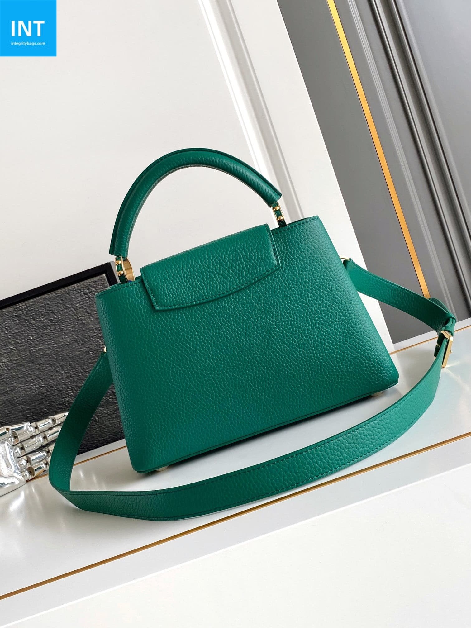 Louis Vuitton M24739 Capucines BB