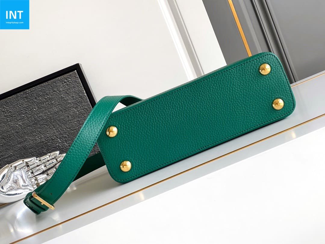 Louis Vuitton M24739 Capucines BB