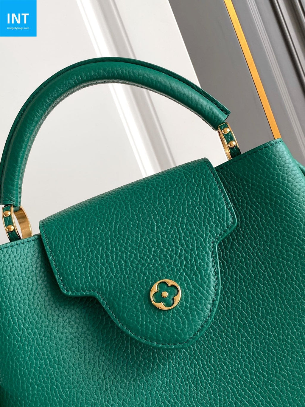Louis Vuitton M24739 Capucines BB