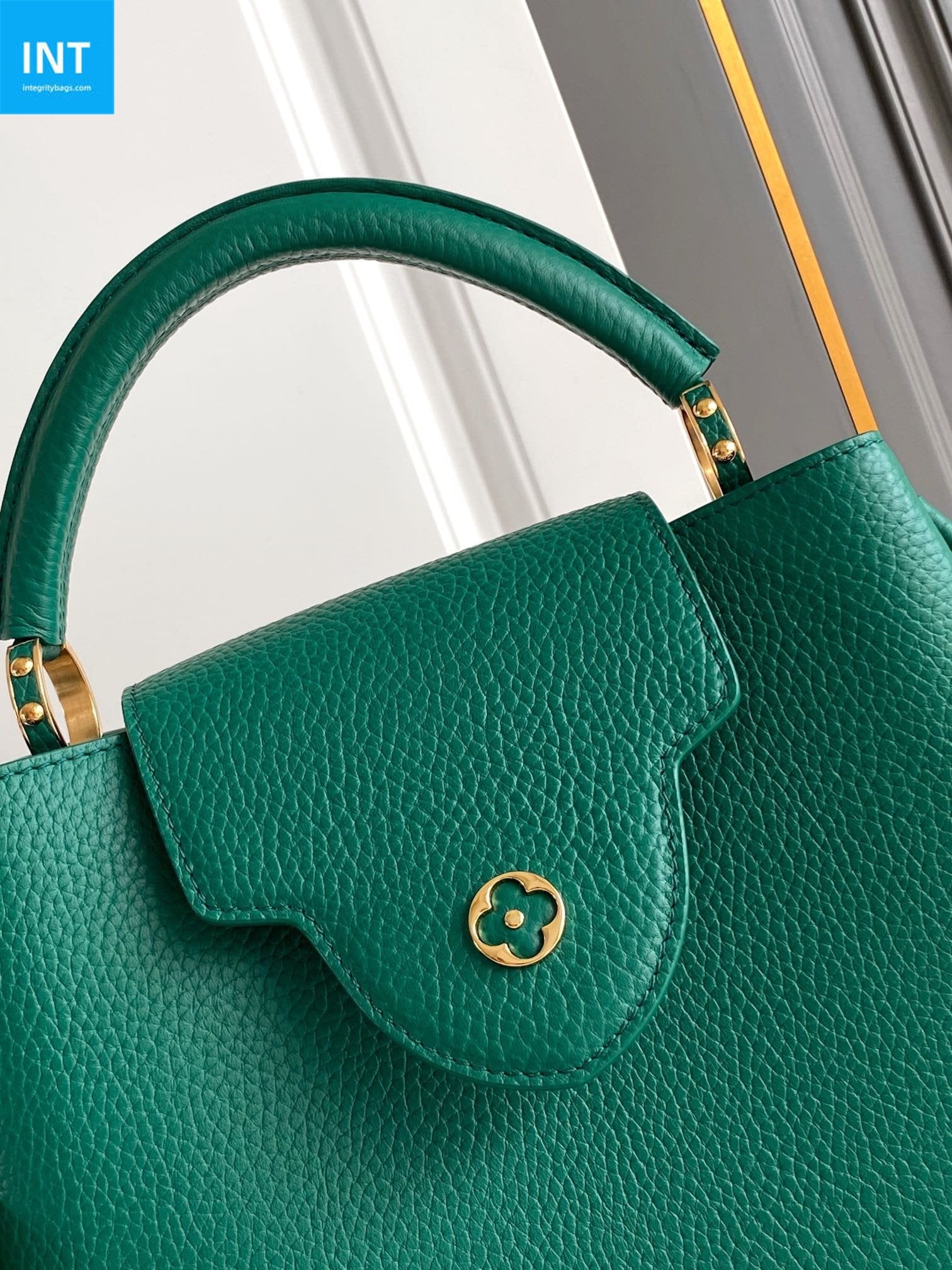 Louis Vuitton M24739 Capucines BB