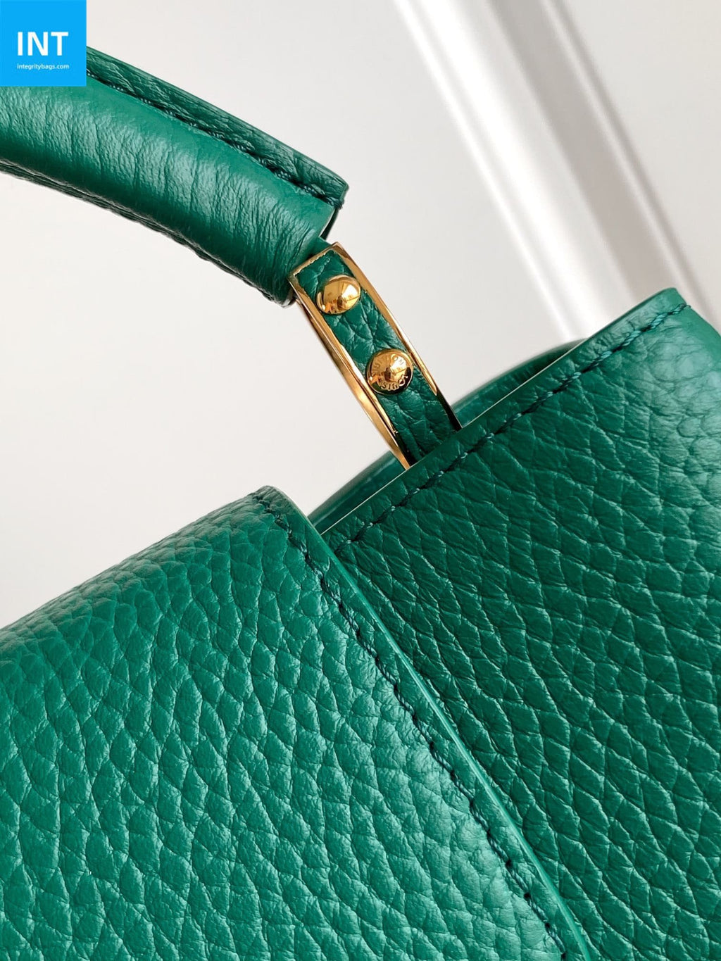 Louis Vuitton M24739 Capucines BB