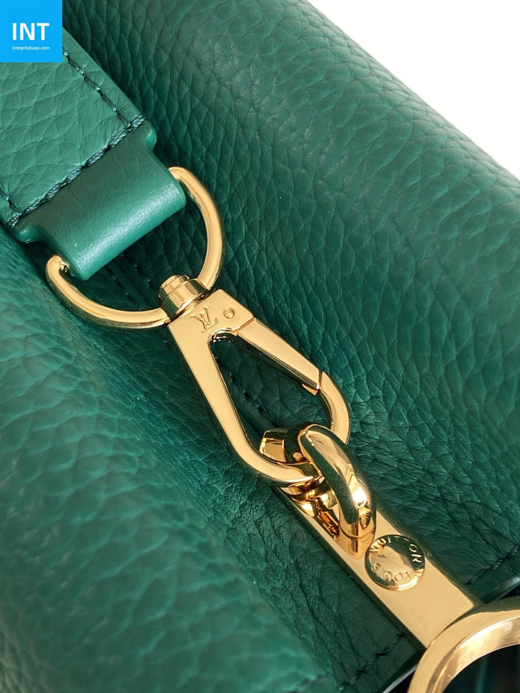 Louis Vuitton M24739 Capucines BB