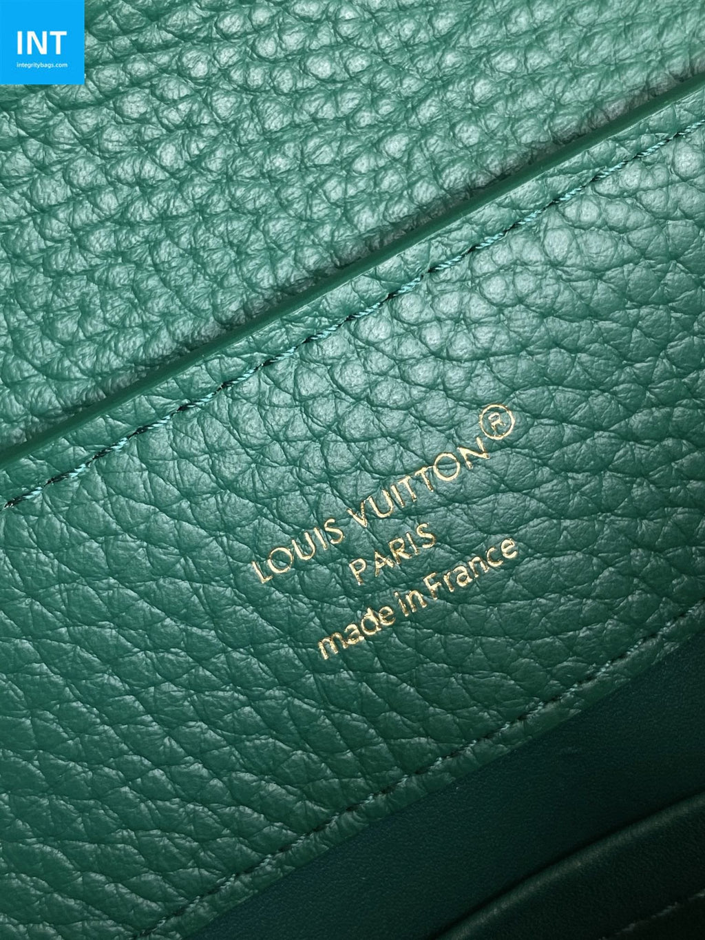Louis Vuitton M24739 Capucines BB