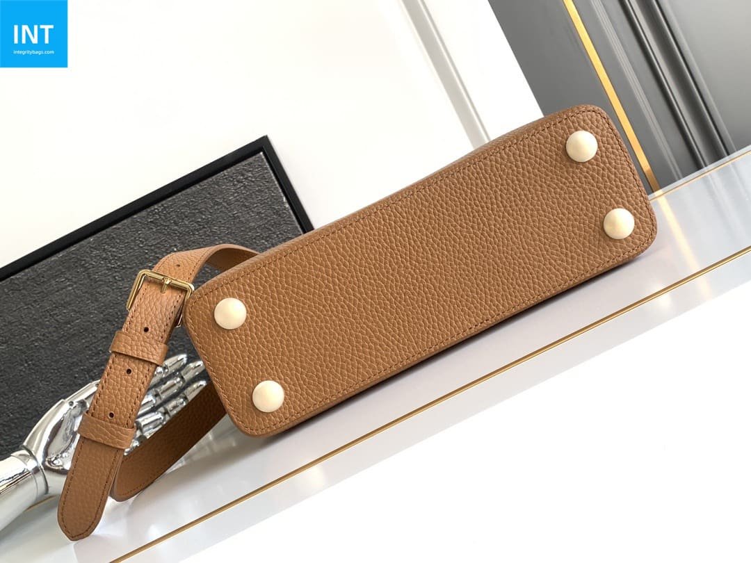 Louis Vuitton M25089 Capucines BB