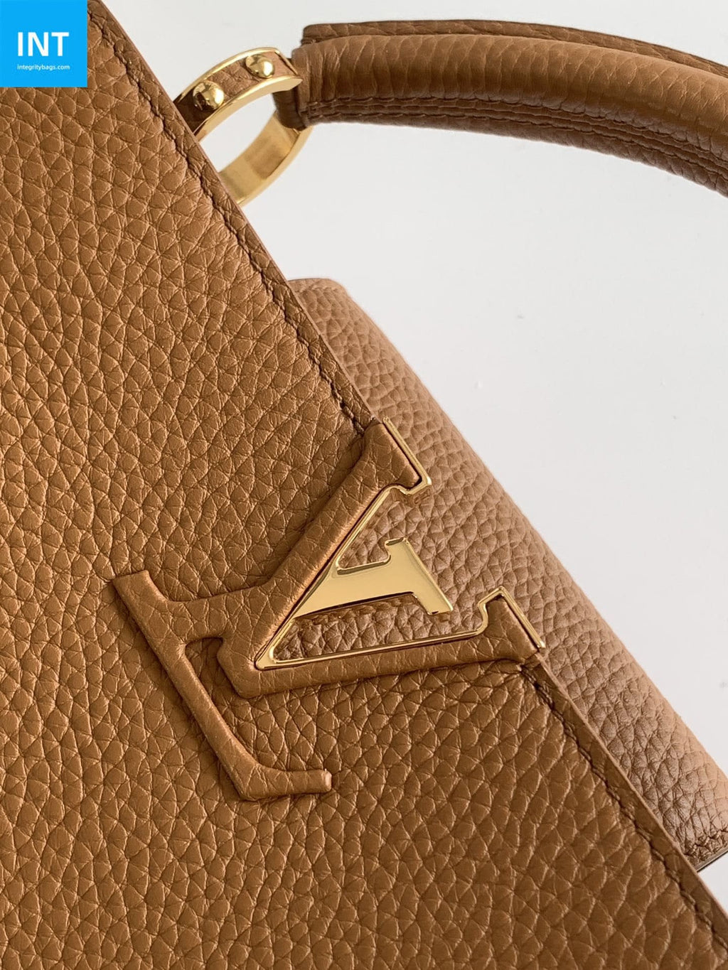 Louis Vuitton M25089 Capucines BB