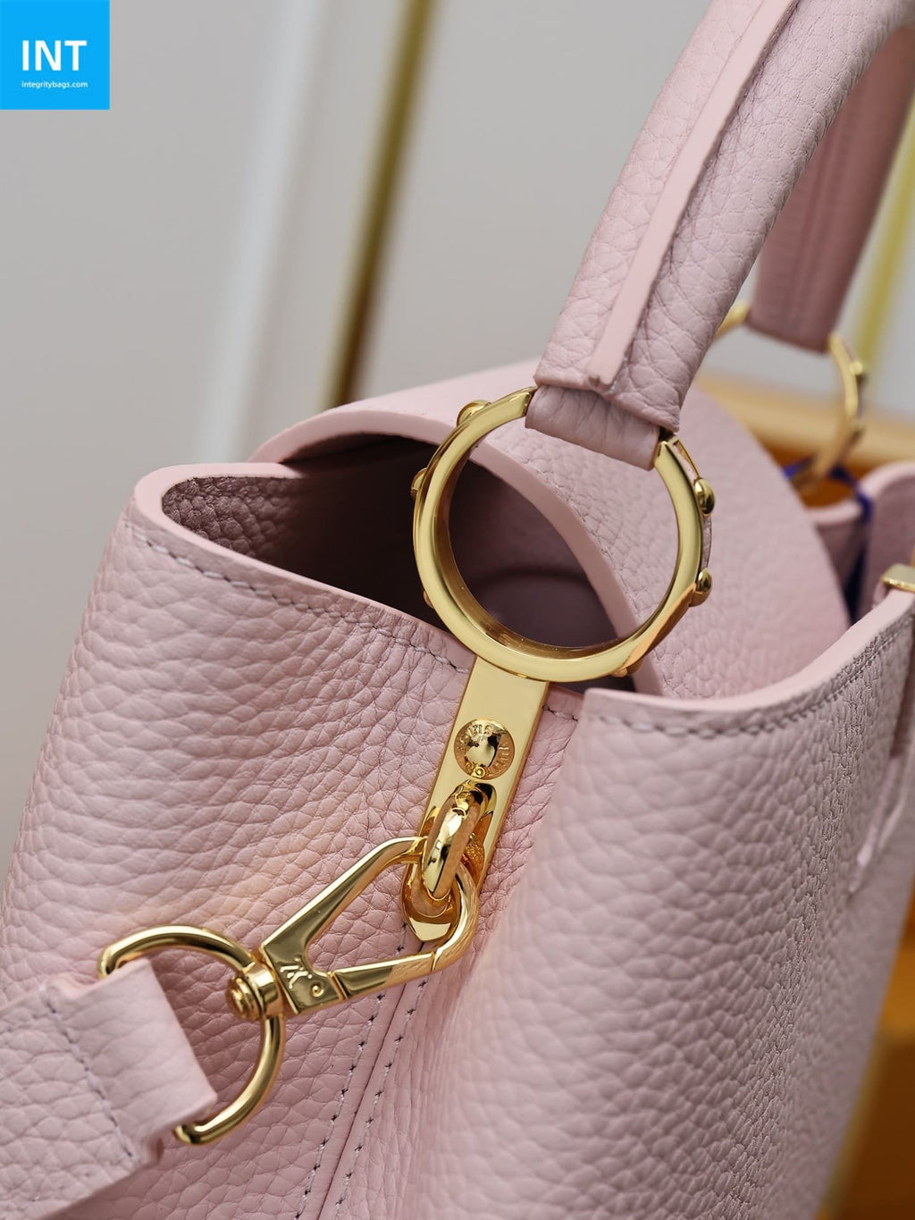Louis Vuitton M24740 Capucines BB