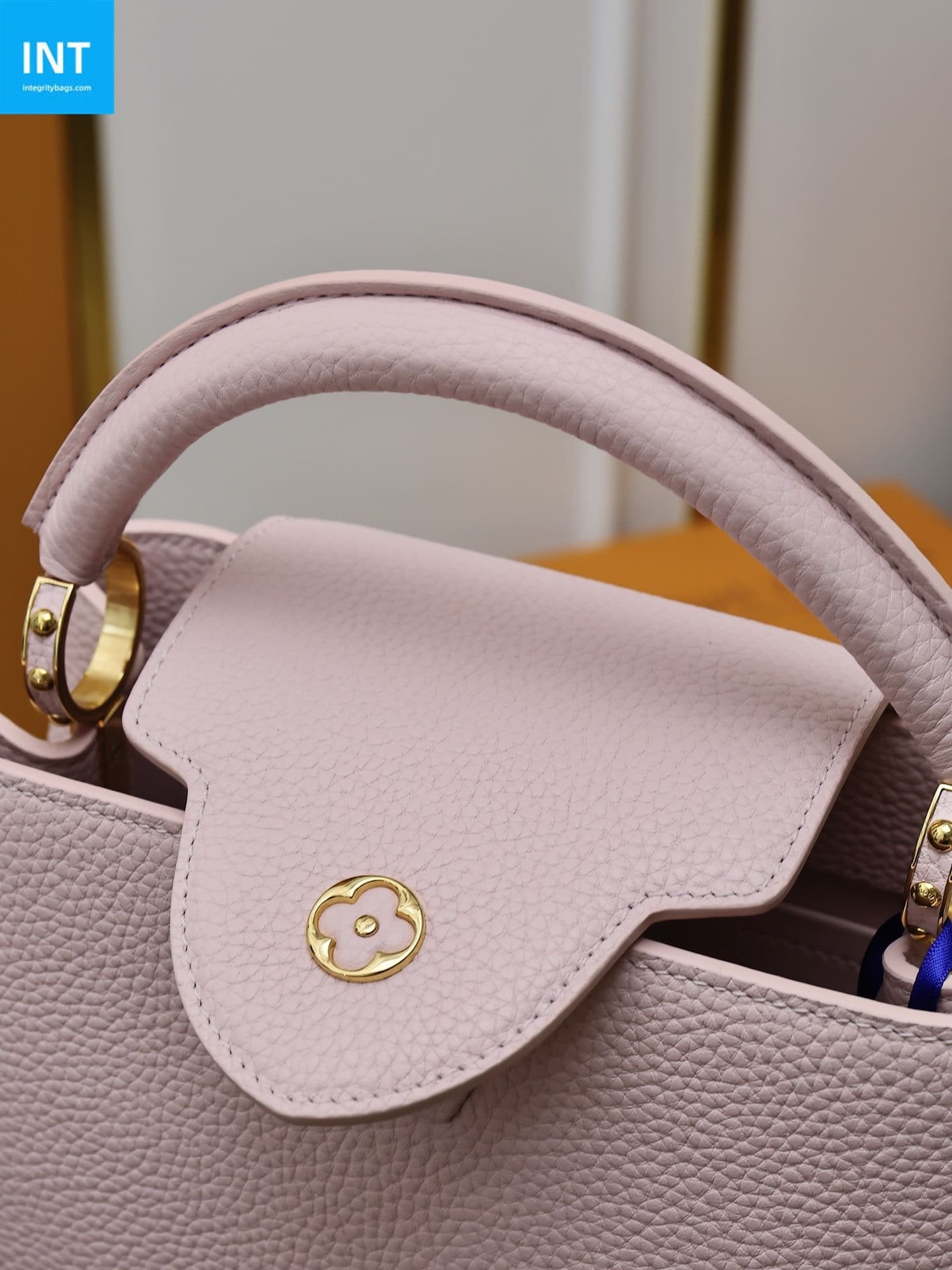 Louis Vuitton M24740 Capucines BB