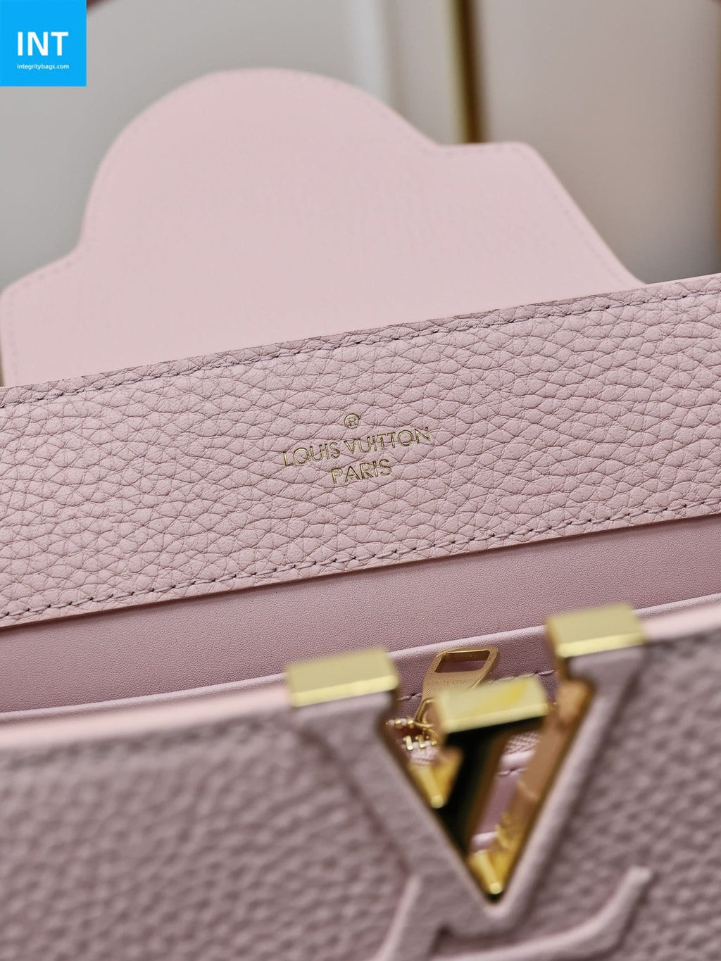 Louis Vuitton M24740 Capucines BB