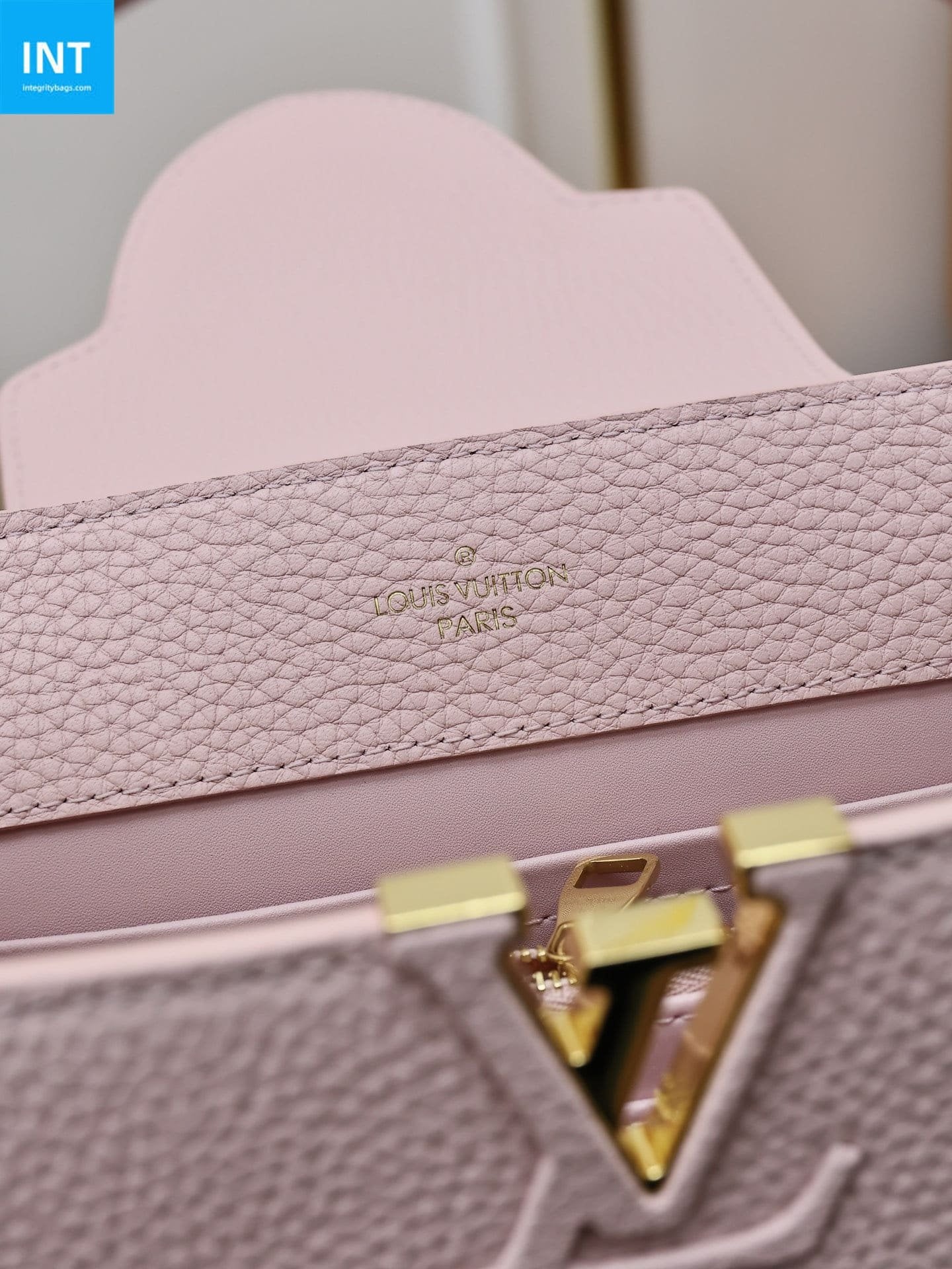Louis Vuitton M24740 Capucines BB