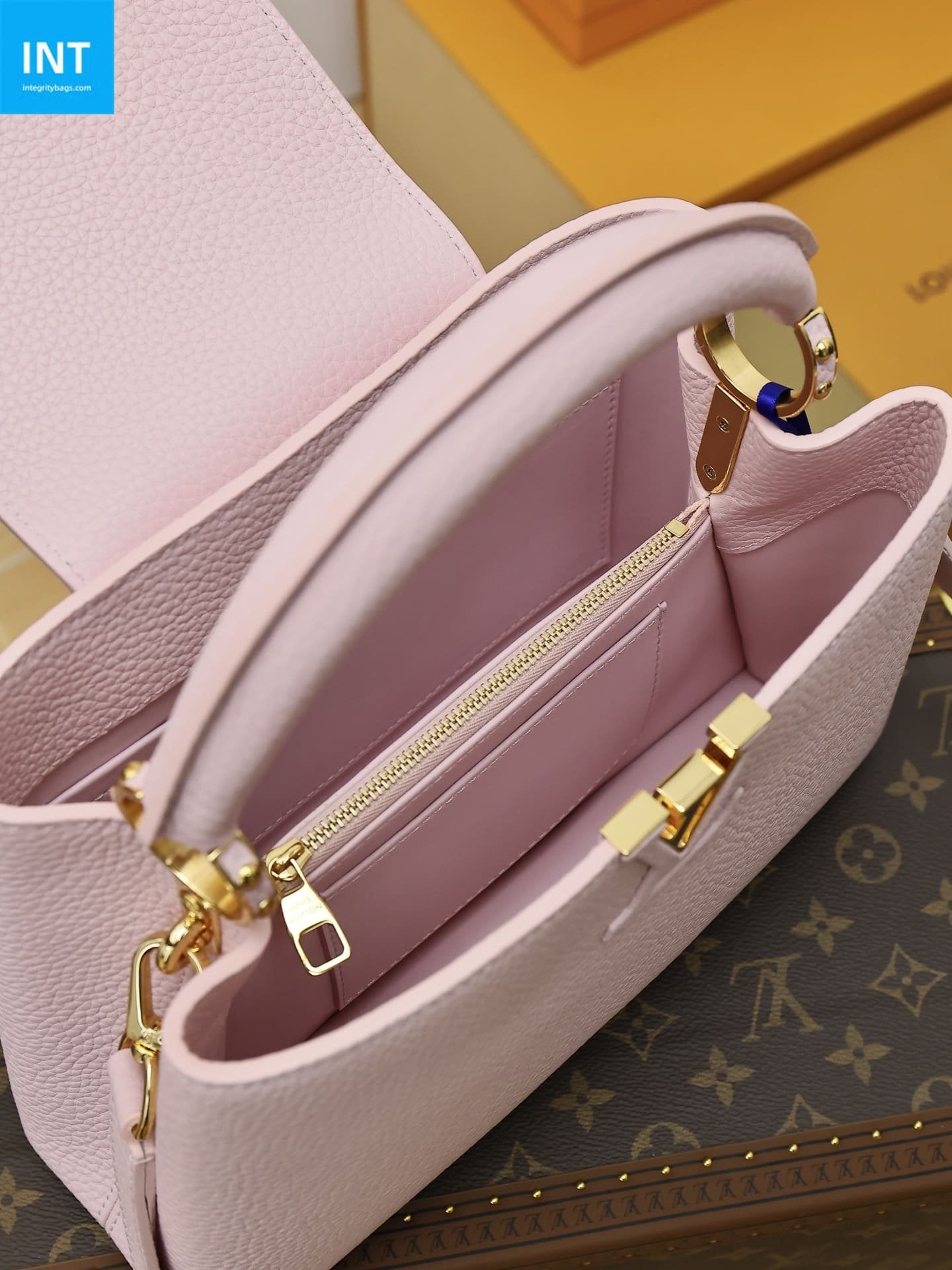 Louis Vuitton M24740 Capucines BB