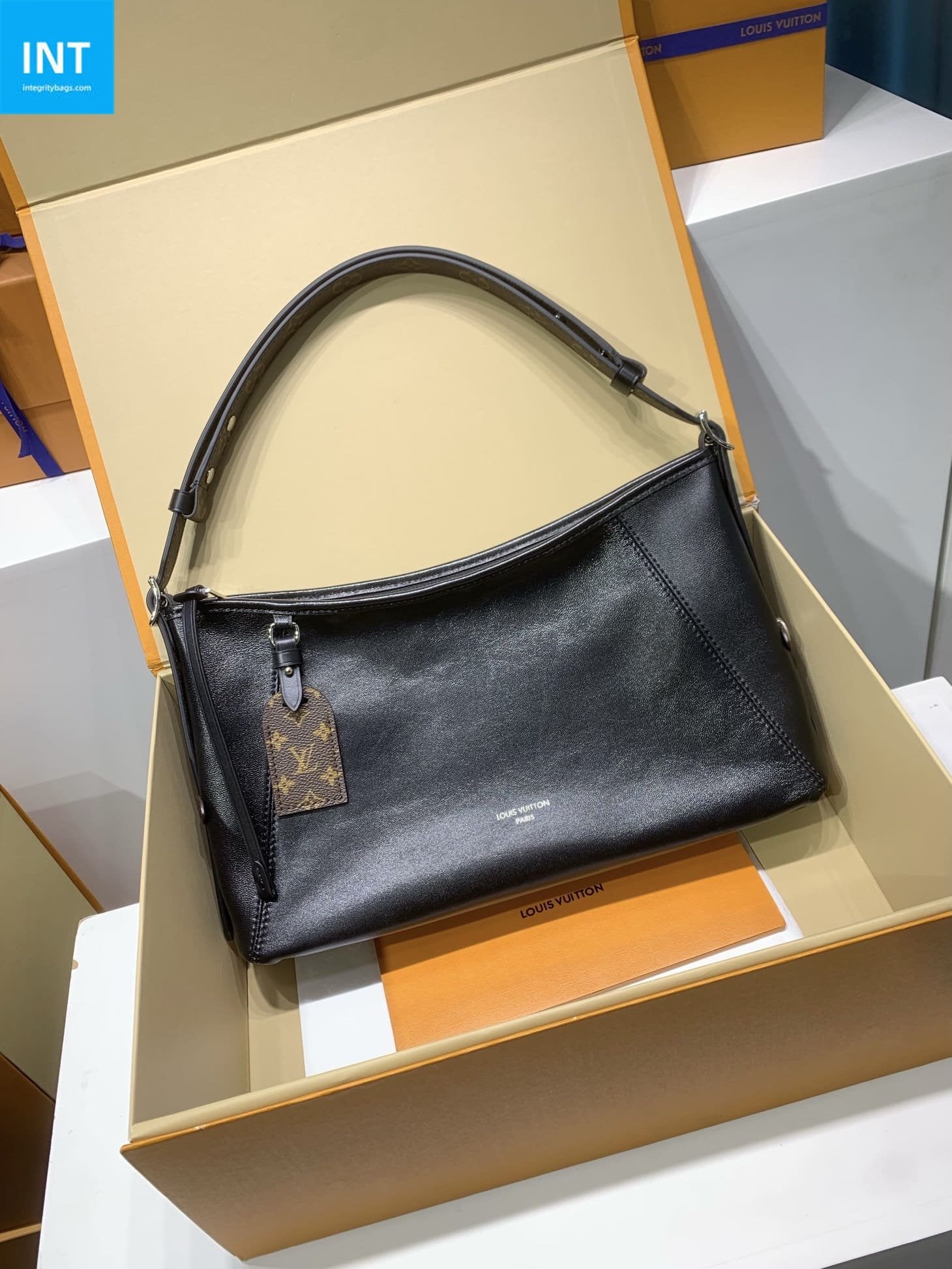 Louis Vuitton M28160 CarryAll East West