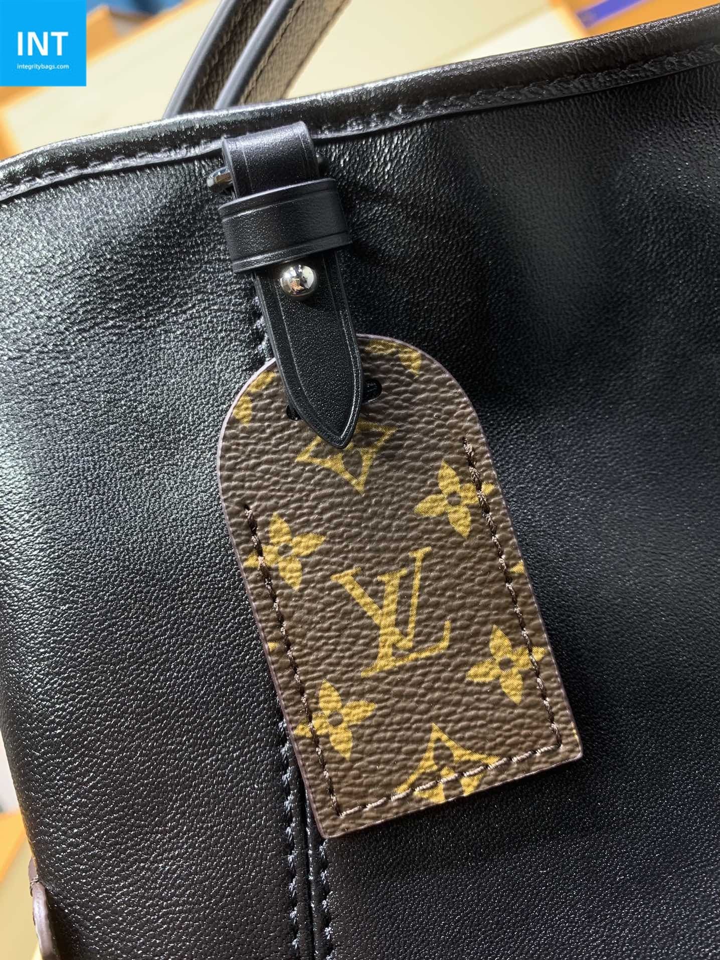 Louis Vuitton M28160 CarryAll East West