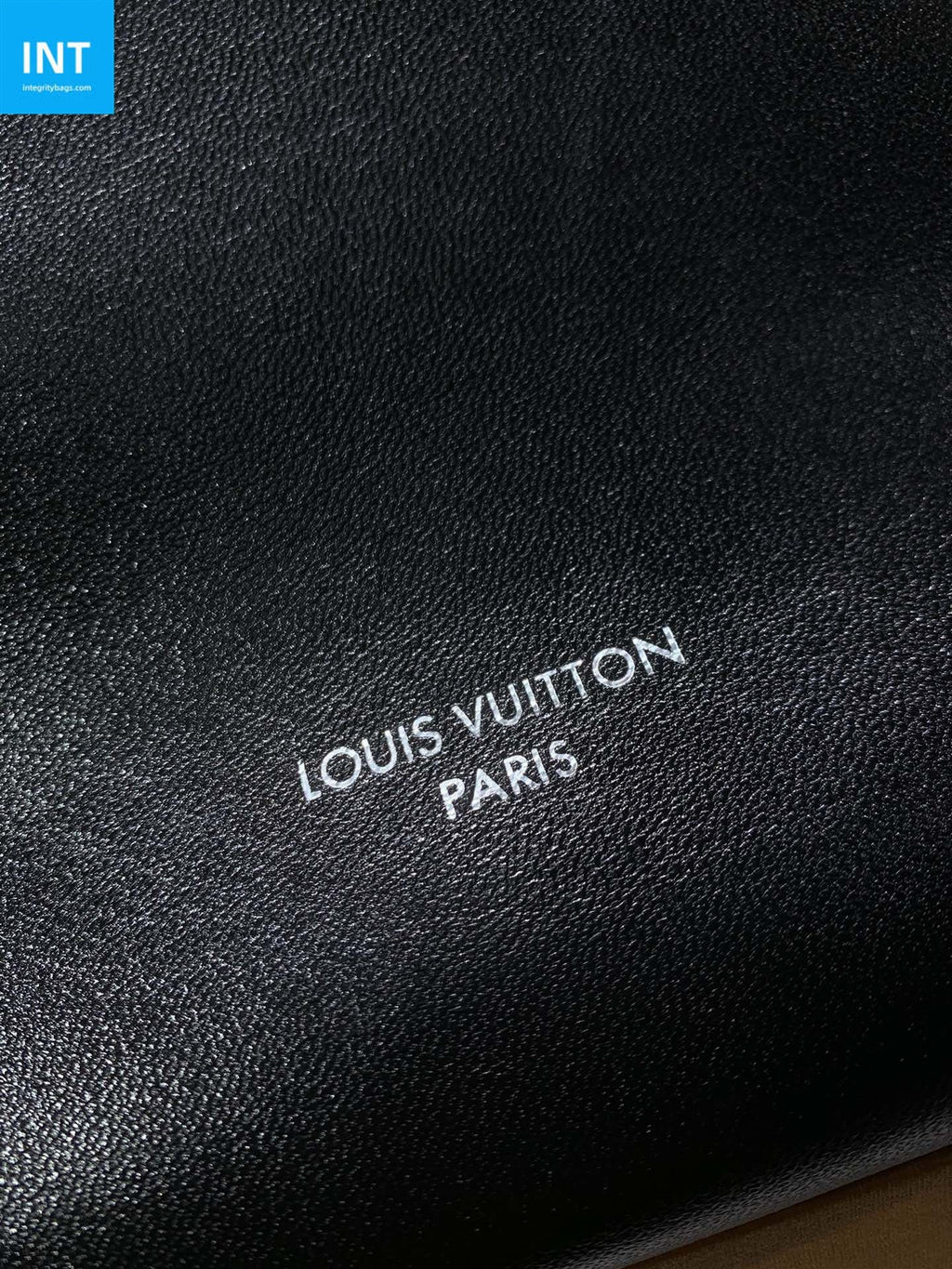 Louis Vuitton M28160 CarryAll East West