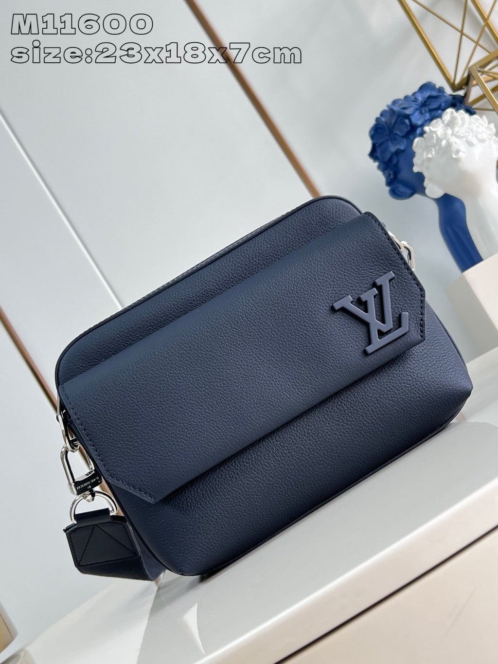 Louis Vuitton M11600 Fastline Messenger