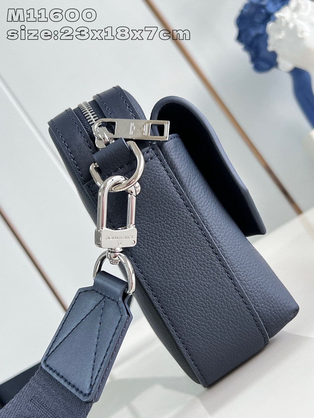 Louis Vuitton M11600 Fastline Messenger