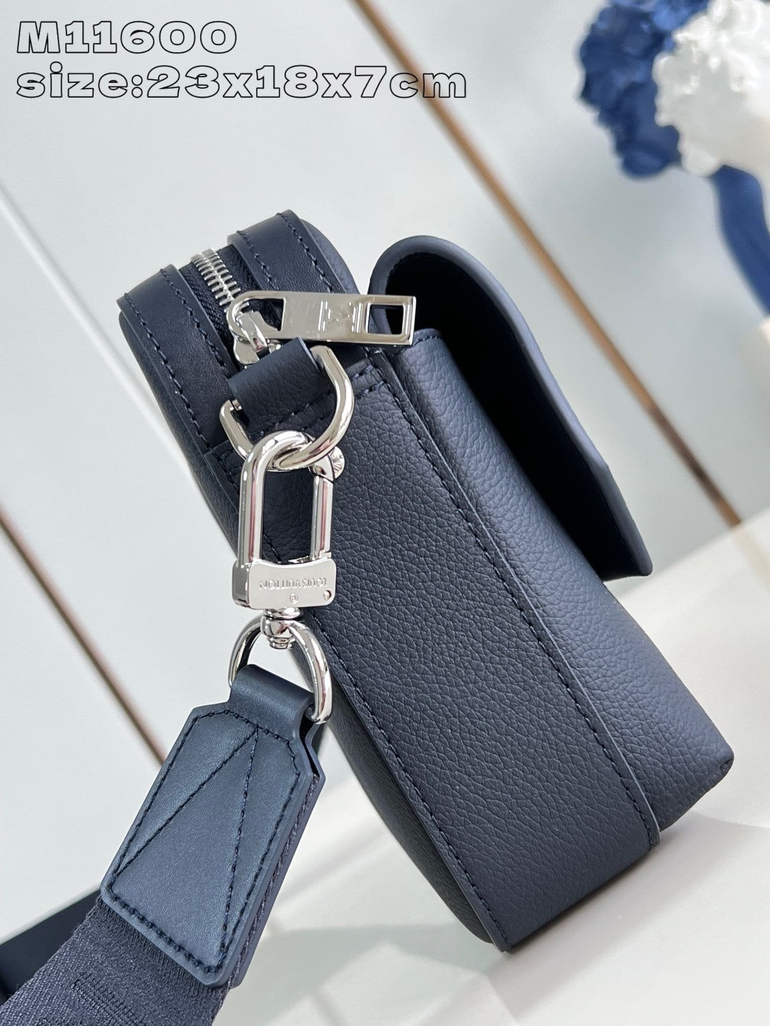 Louis Vuitton M11600 Fastline Messenger