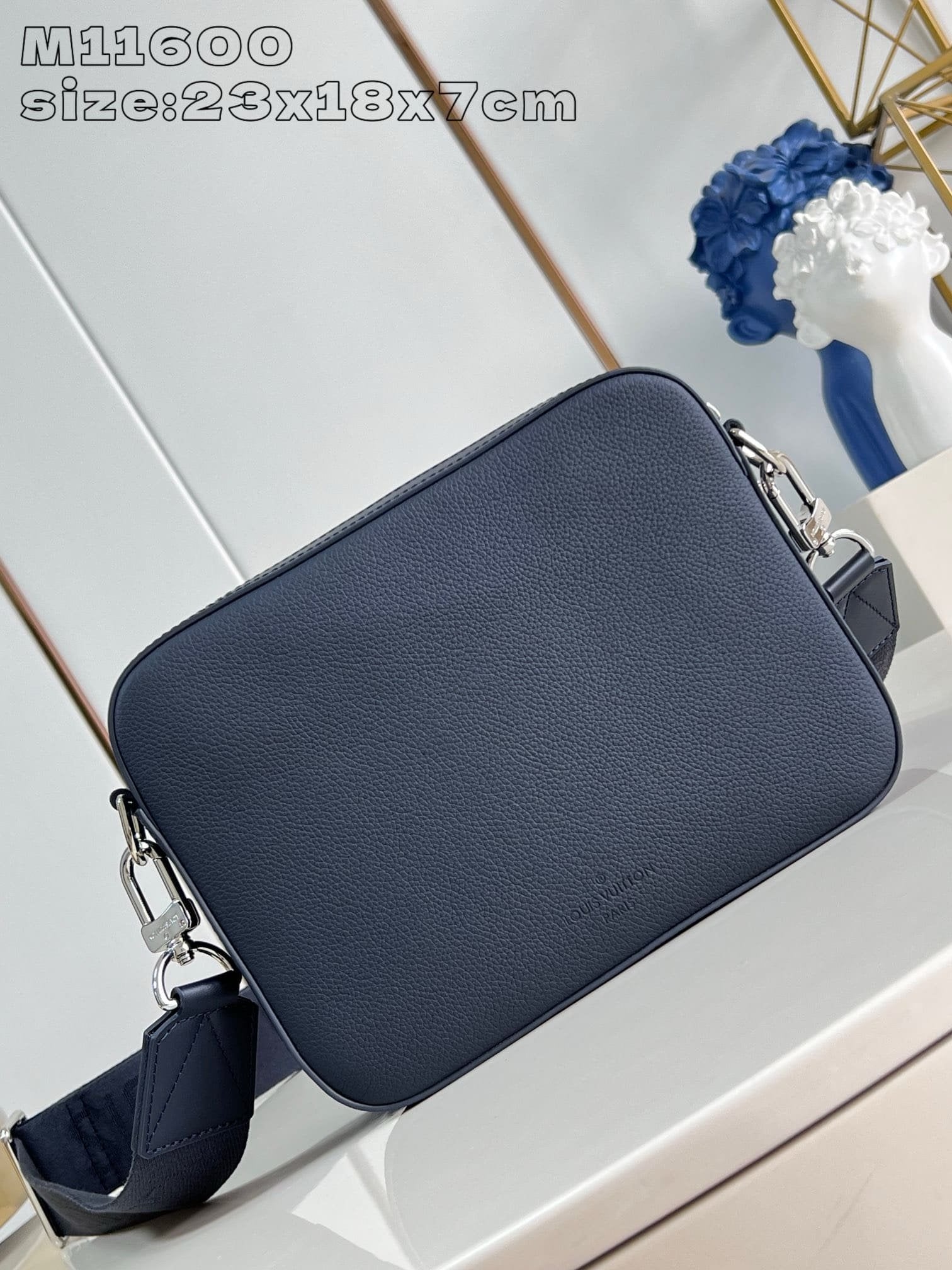 Louis Vuitton M11600 Fastline Messenger