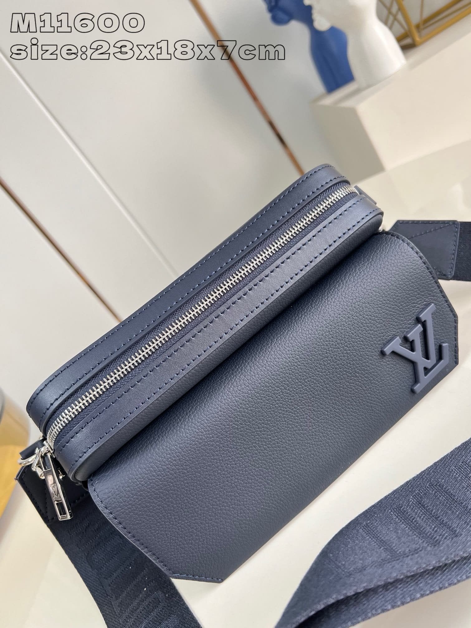 Louis Vuitton M11600 Fastline Messenger