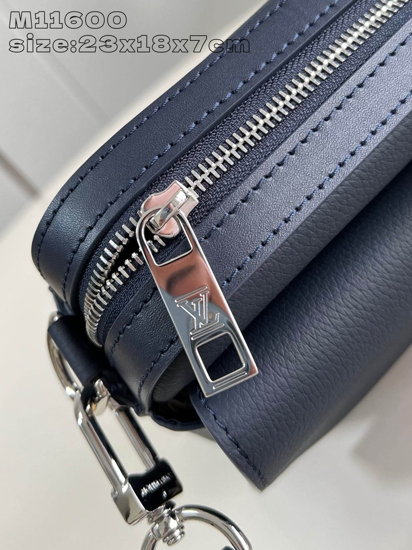 Louis Vuitton M11600 Fastline Messenger