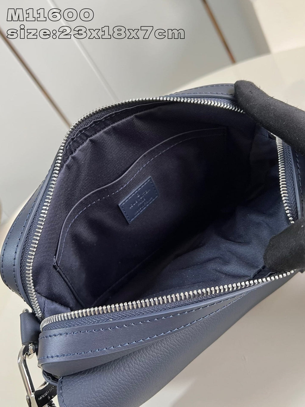 Louis Vuitton M11600 Fastline Messenger